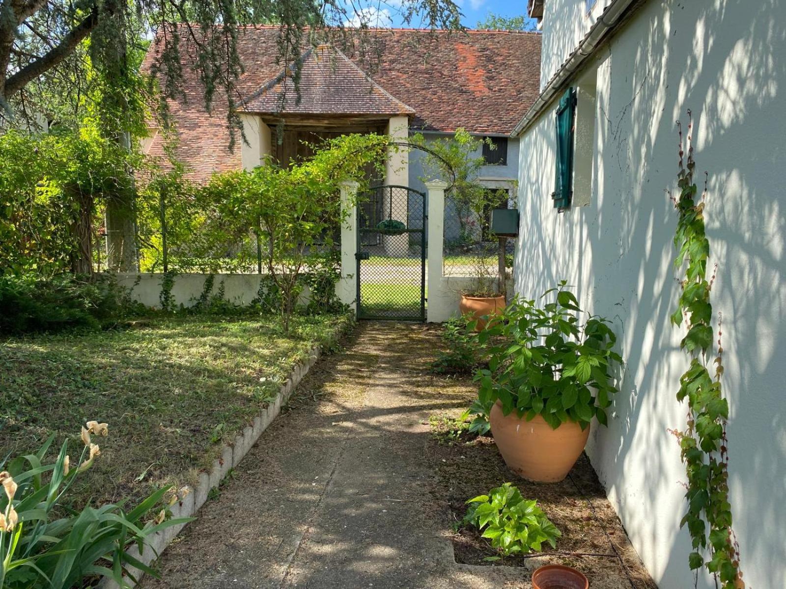 Les Feuilles Jaunes Chantenay-Saint-Imbert Exterior foto